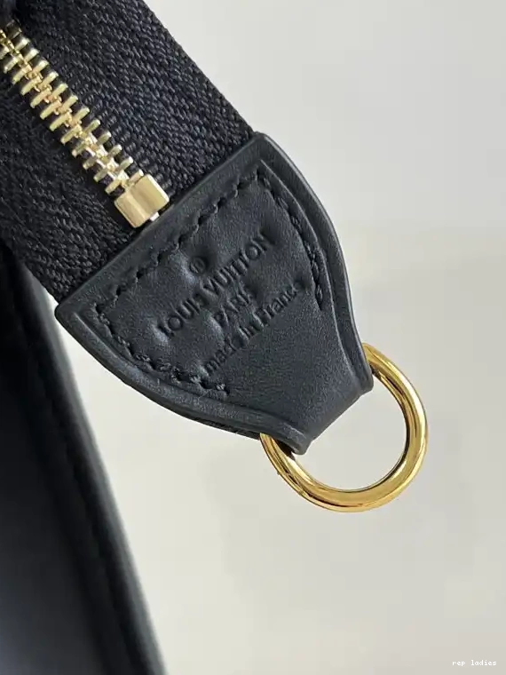Cheap CHAIN ON POUCH LOUIS TOILETRY VUITTON 0525